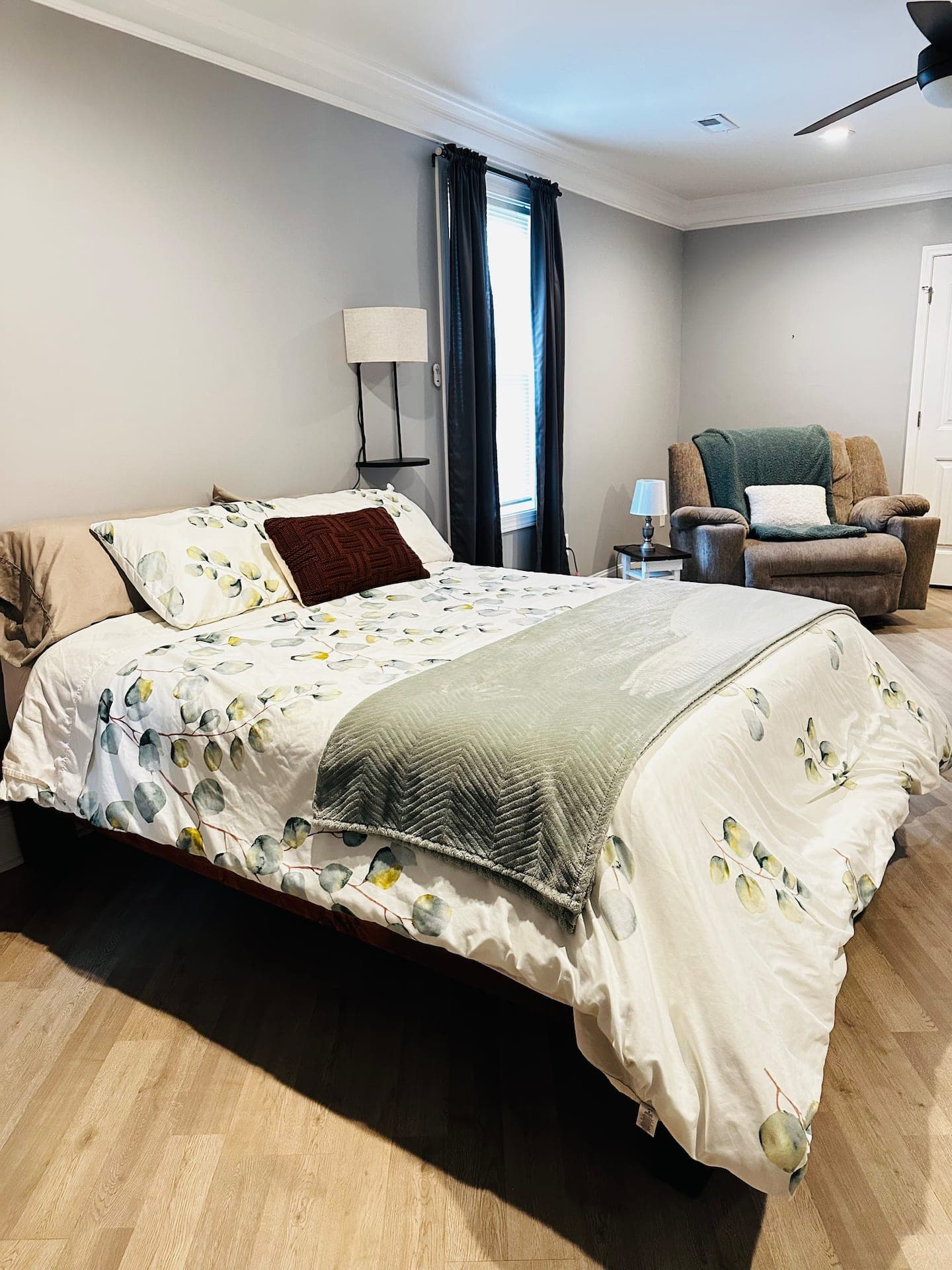 Spacious Dual-Home Retreat photo 9